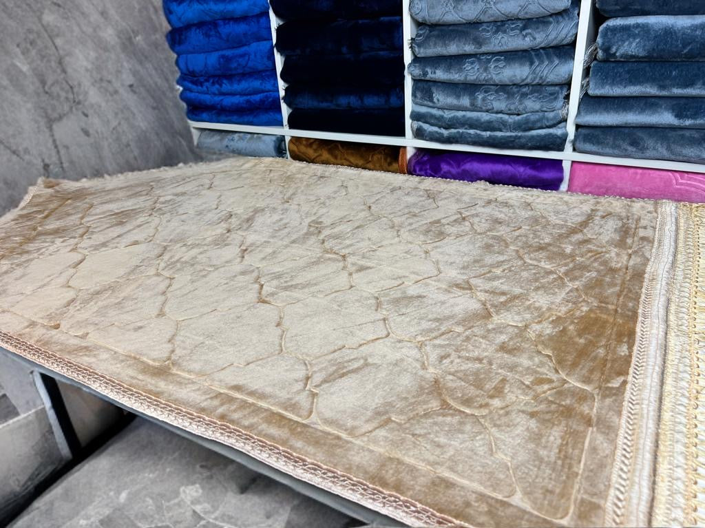 Bequemer Gebetsteppich in verschiedenen Farben 70x110