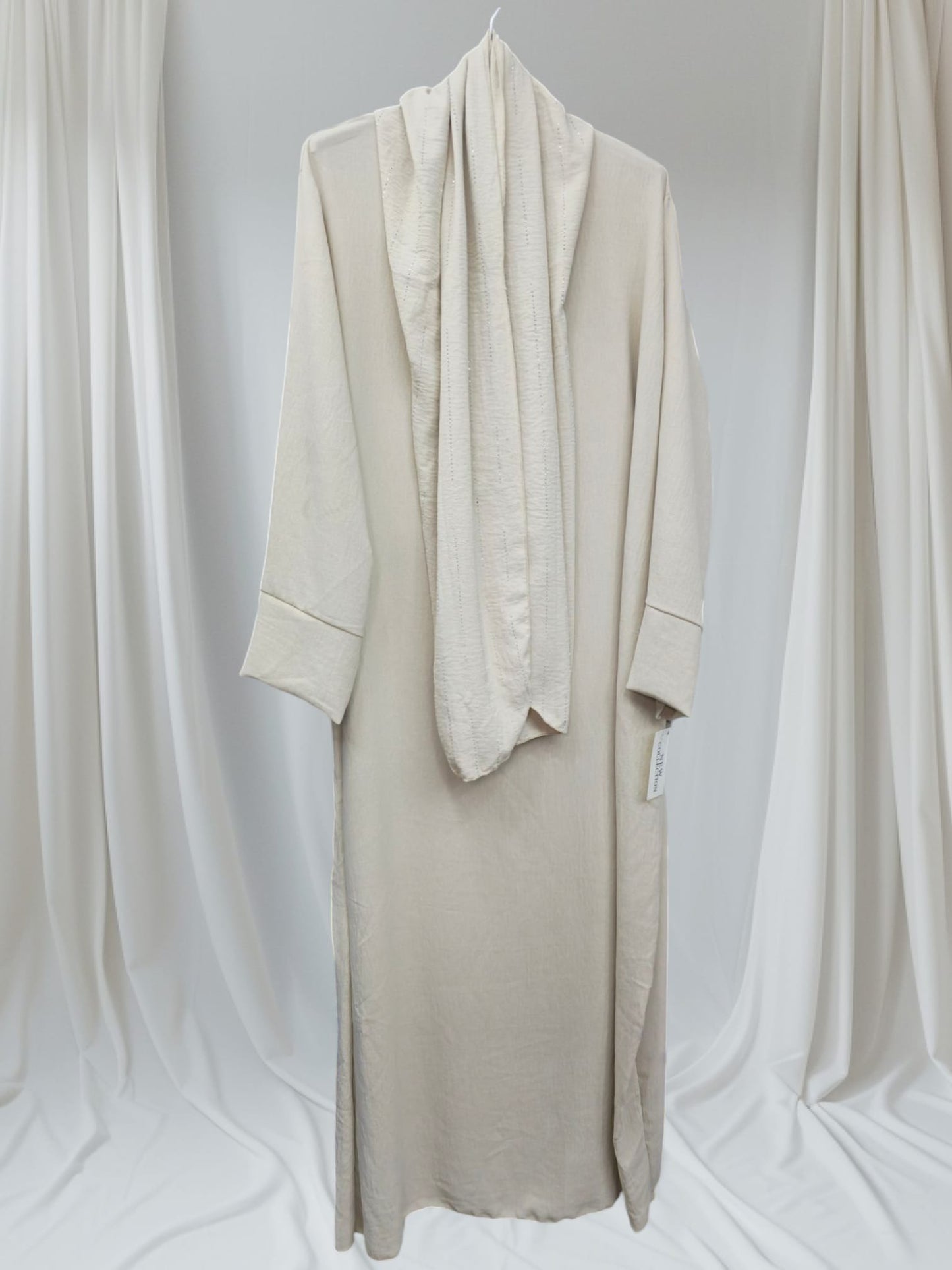 Abaya mit integriertem Glitzer Hijab