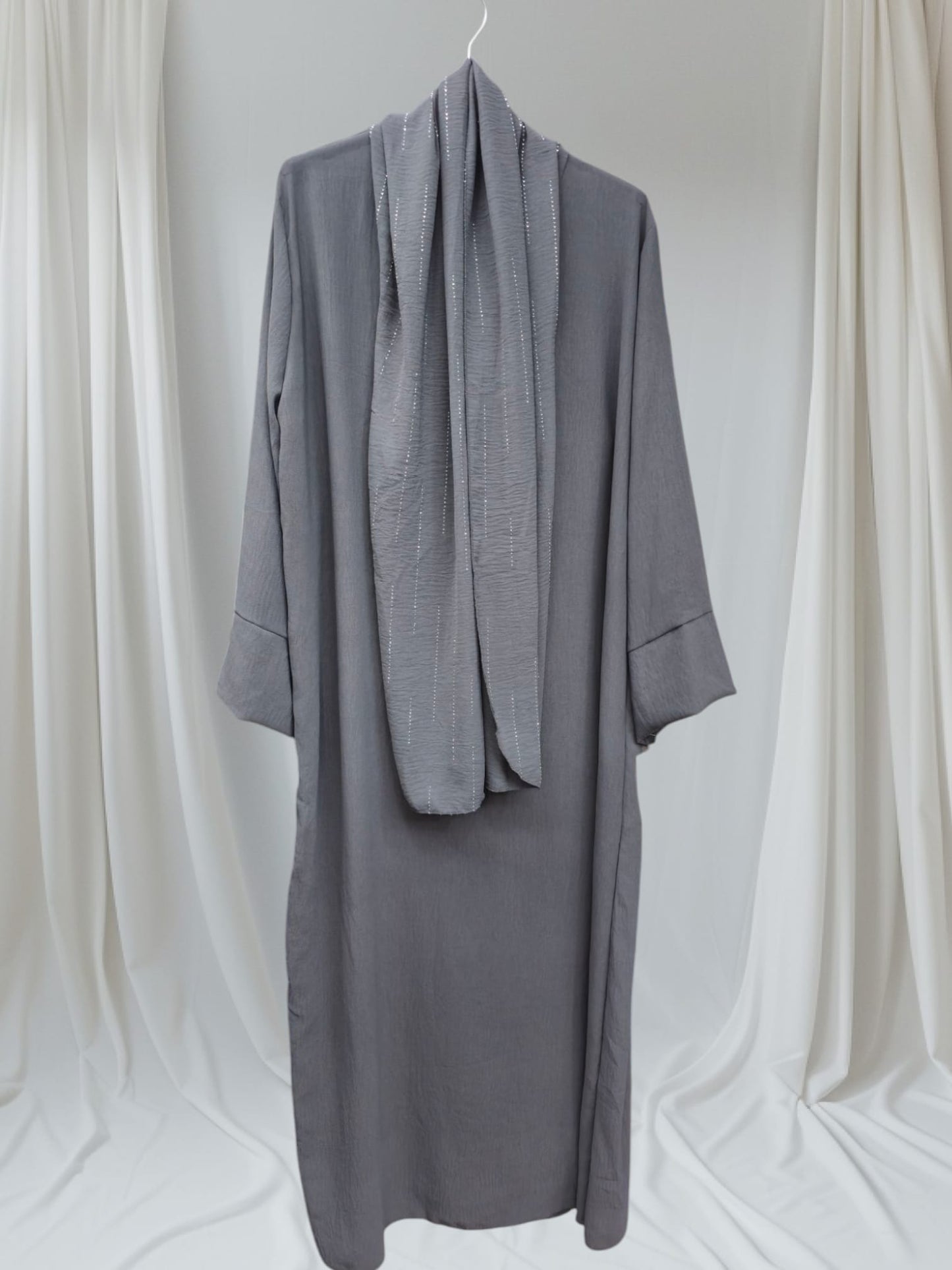 Abaya mit integriertem Glitzer Hijab